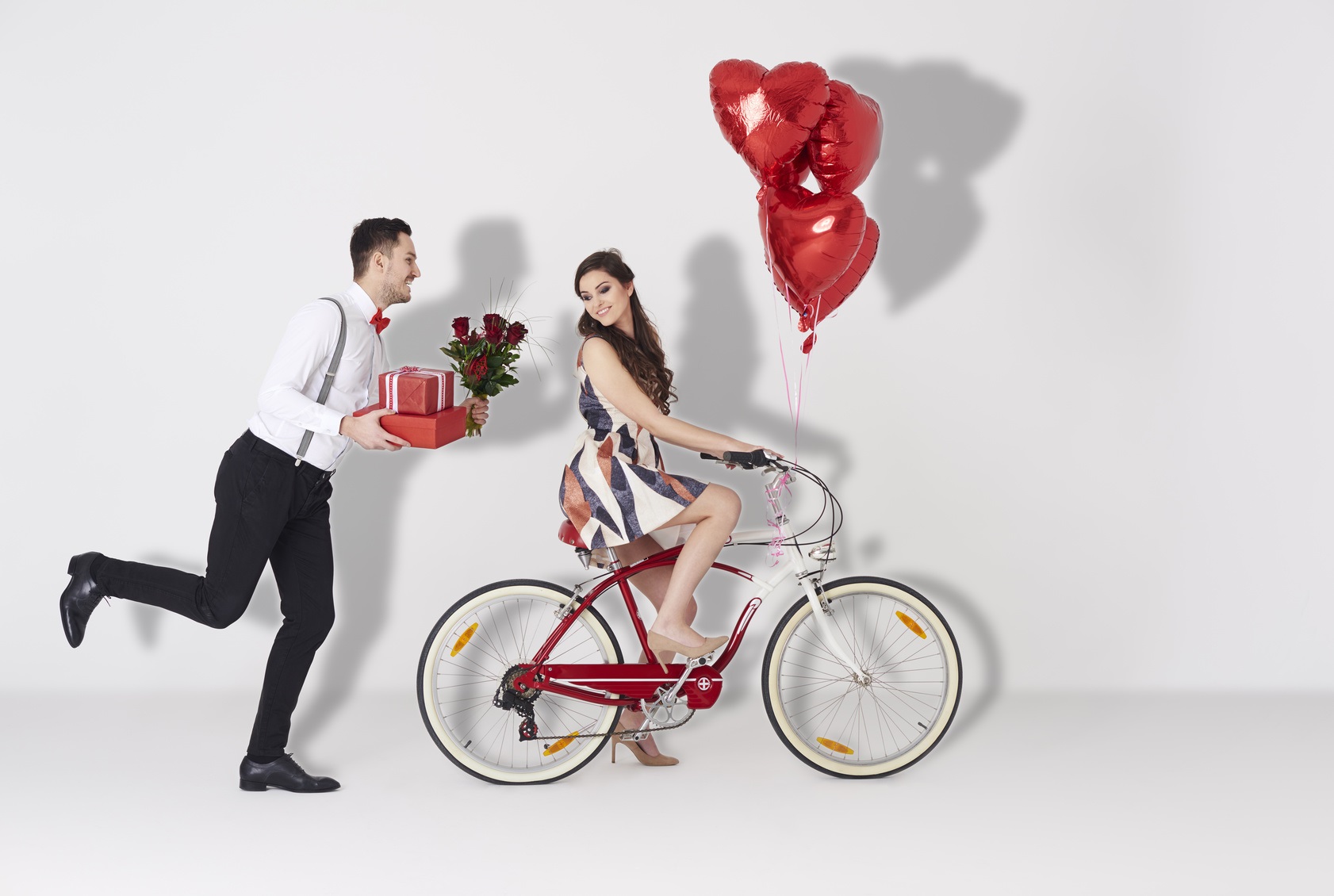 happy couple with gift and heart shaped balloon